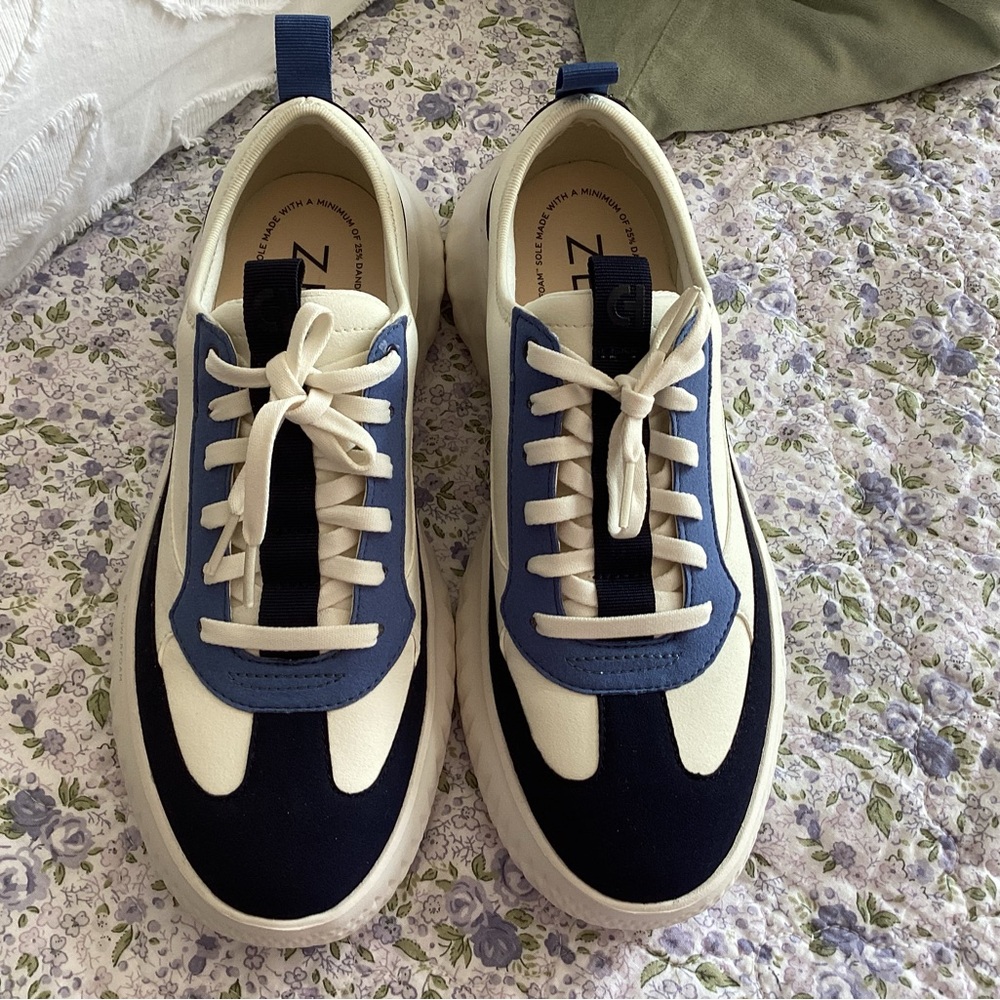 Men’s Cole Haan White Sneakers. Size 9. B3